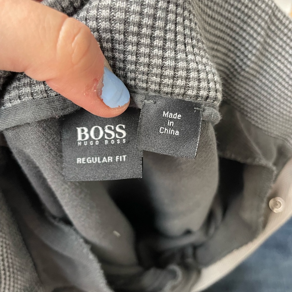 | Hugo Boss | 1/4 snap sweater. Size M. - Picture 5 of 5